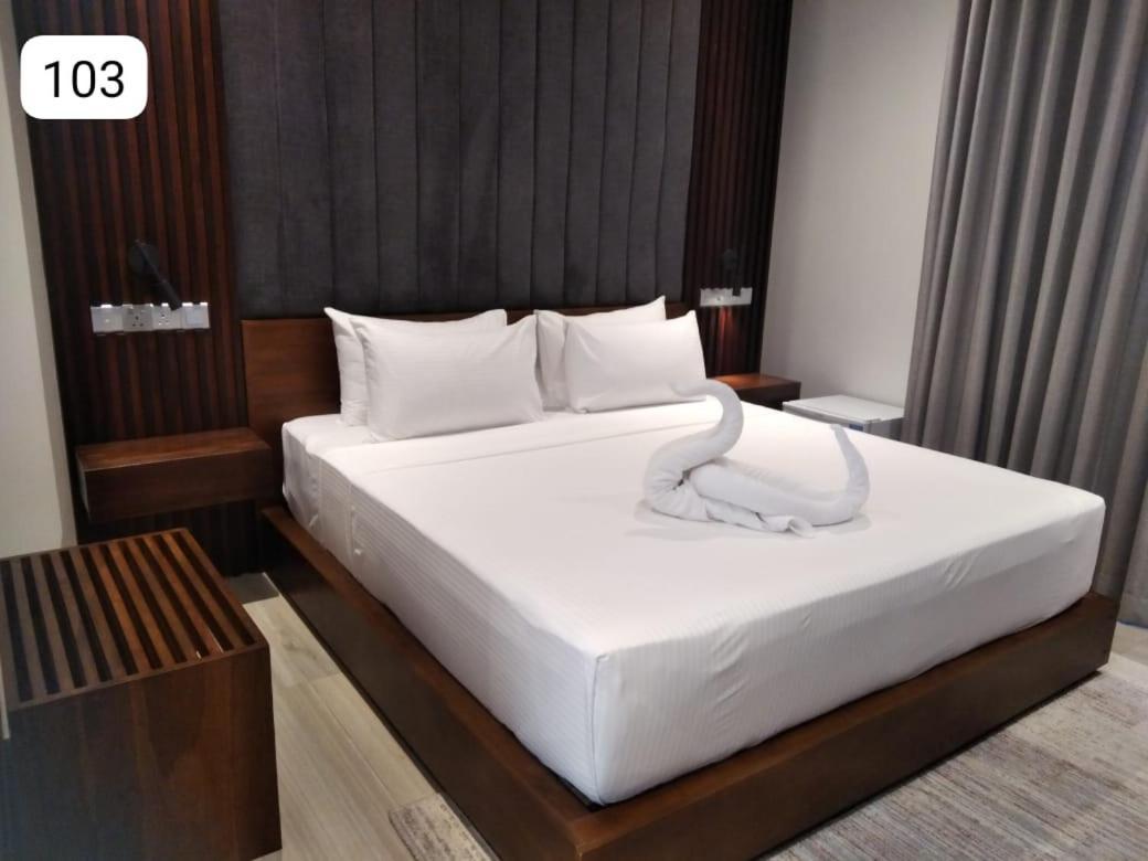 Thimbiri Wewa Resort Wilpattu Bagian luar foto